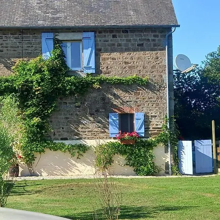 Wisteria With Hot Tubcozy In Mortain-bocage