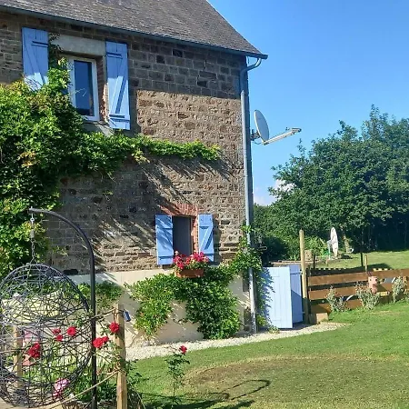 Wisteria With Hot Tubcozy In Mortain-bocage