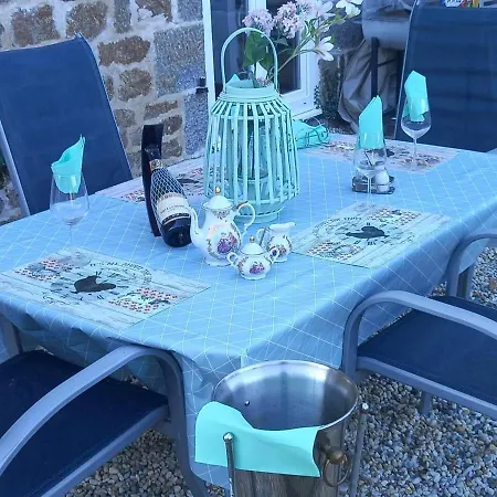 Wisteria With Hot Tubcozy In Mortain-bocage