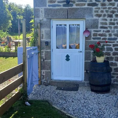 Mortain-bocage - 2-bed Wisteria Sleeps 4 بيت للعطل *
