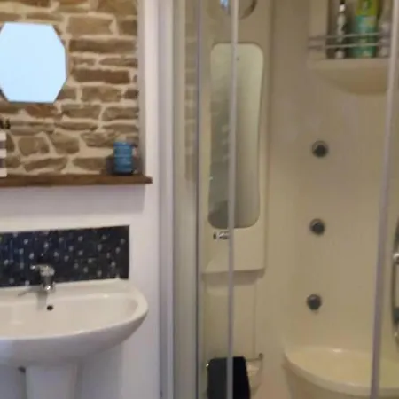 Mortain-bocage - 2-bed Wisteria Sleeps 4 Notre-Dame-du-Touchet