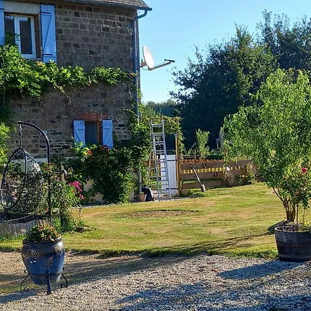 Wisteria With Hot Tubcozy In Mortain-bocage Сasa de vacaciones