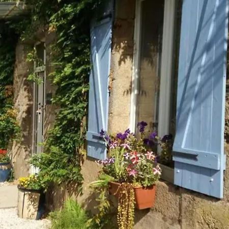 Wisteria With Hot Tubcozy In Mortain-bocage Сasa de vacaciones *