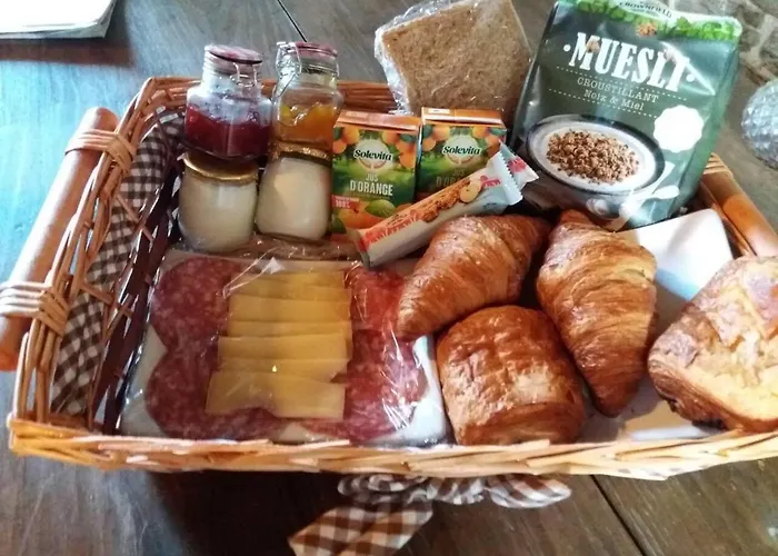 Semesterbostad Mortain-bocage - 2-bed Wisteria - Sleeps 4 *