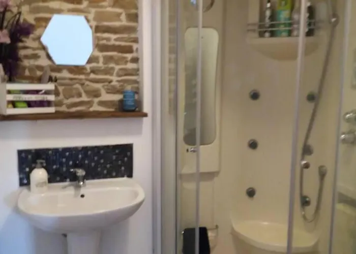 Mortain-bocage - 2-bed Wisteria - Sleeps 4 Notre-Dame-du-Touchet