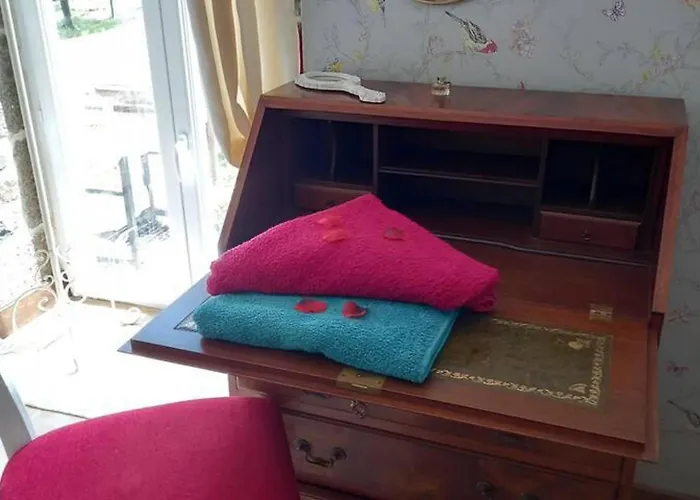 Mortain-bocage - 2-bed Wisteria - Sleeps 4